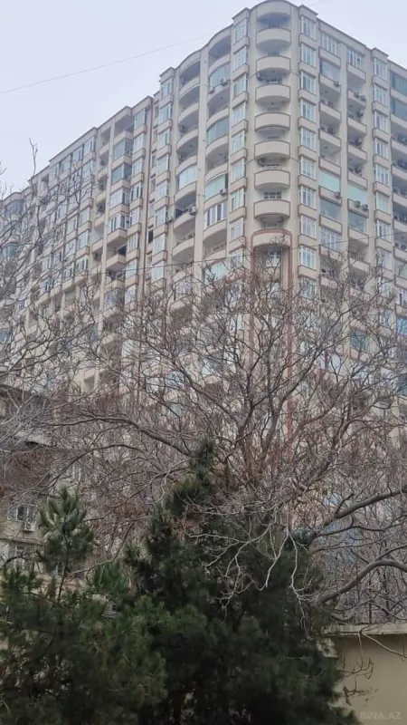 Satılır 3 otaqlı mənzil 177 m²