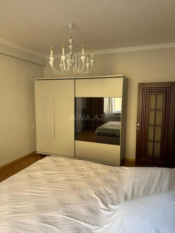 Satılır 2 otaqlı mənzil 81 m²