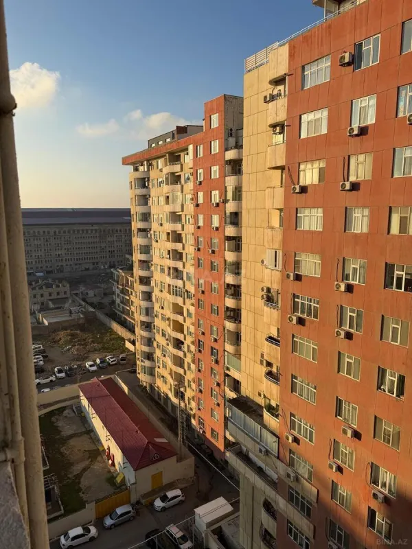 Satılır 2 otaqlı mənzil 81 m²