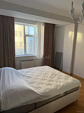 Satılır 2 otaqlı mənzil 81 m²