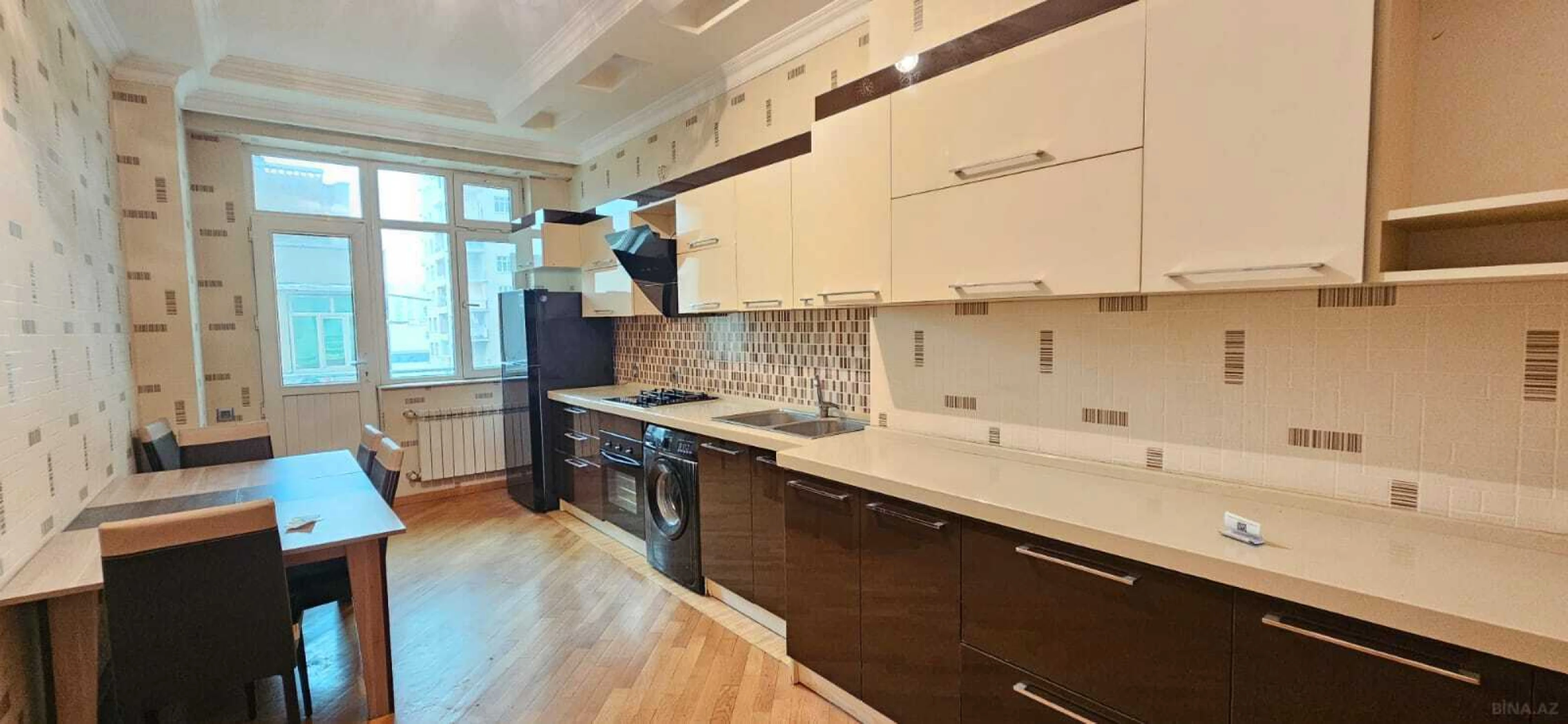 Satılır 3 otaqlı mənzil 165 m²