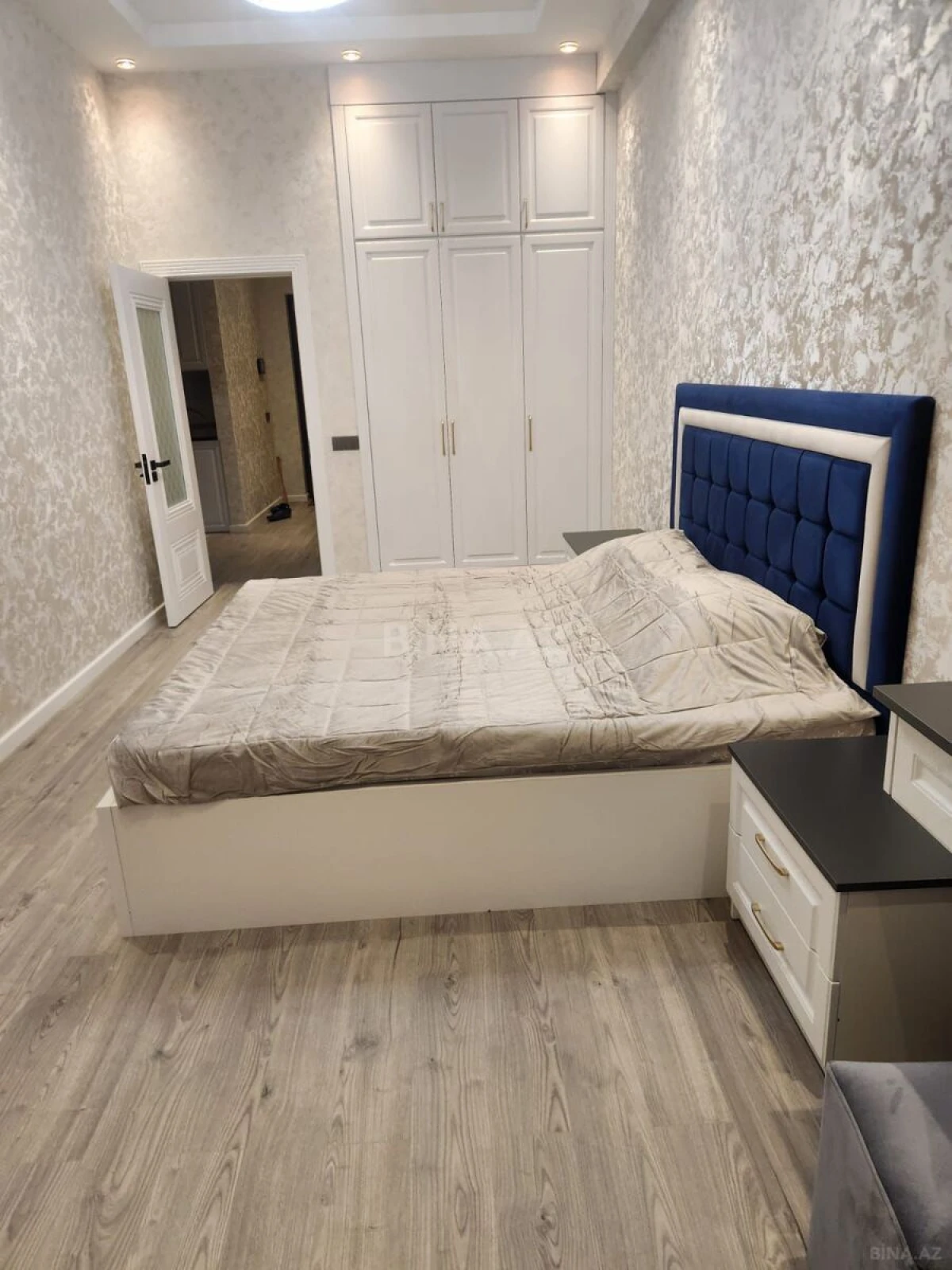 Kirayə verilir 2 otaqlı mənzil 72 m²