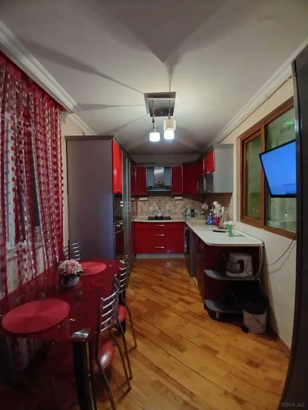 Satılır 4 otaqlı mənzil 120 m²