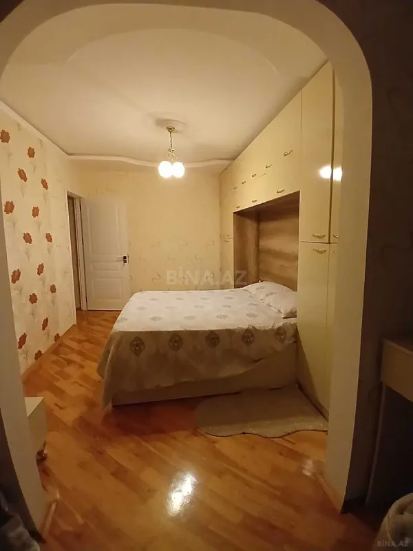 Satılır 4 otaqlı mənzil 120 m²