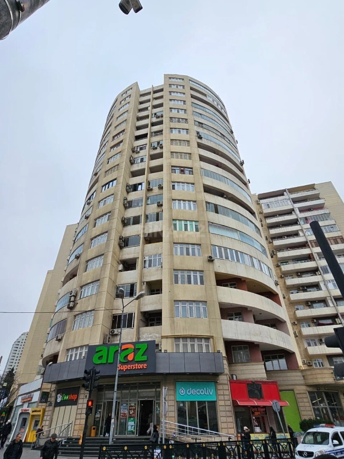 Satılır 4 otaqlı mənzil 200 m²