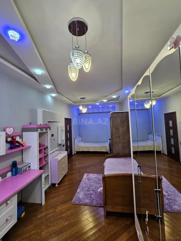 Satılır 4 otaqlı mənzil 200 m²