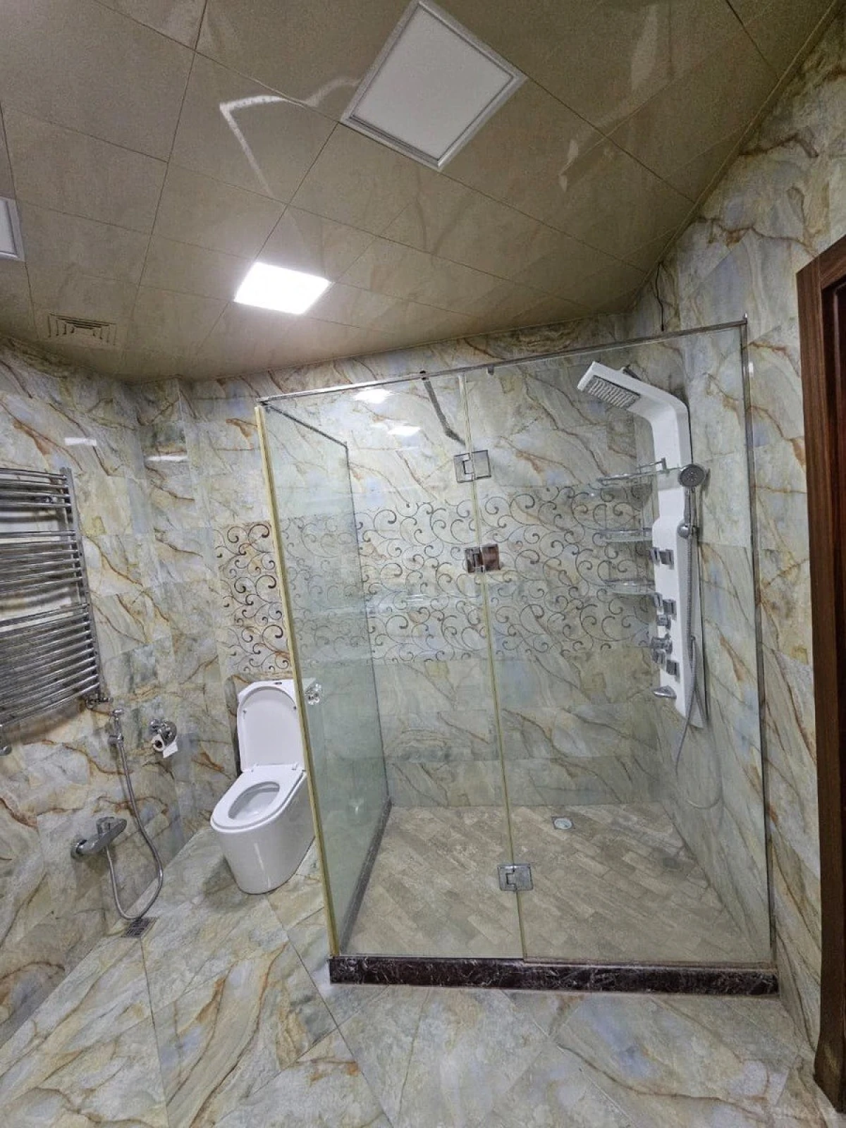 Satılır 4 otaqlı mənzil 200 m²