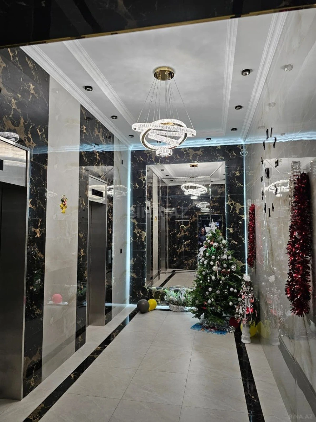 Satılır 4 otaqlı mənzil 200 m²