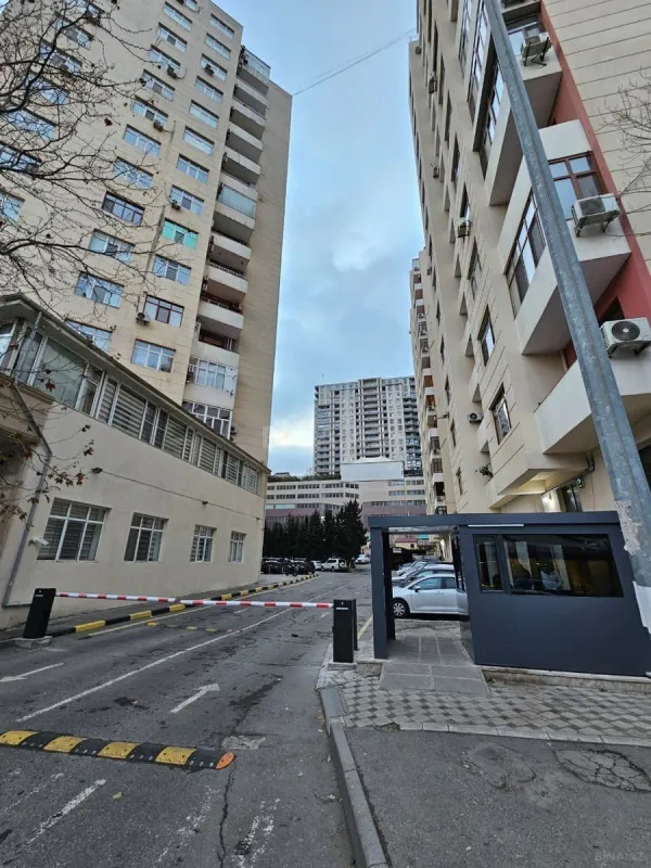 Satılır 4 otaqlı mənzil 200 m²