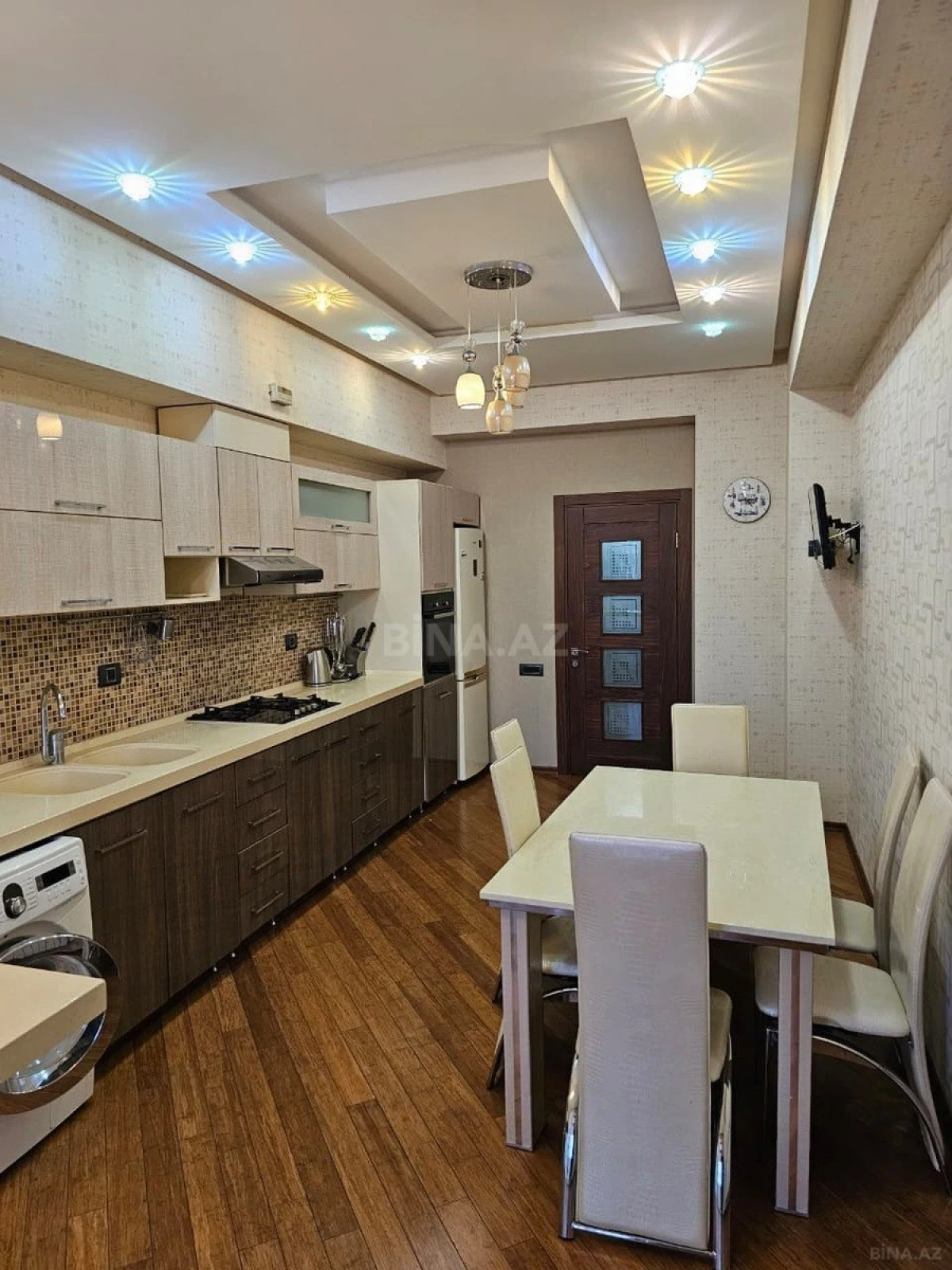 Satılır 4 otaqlı mənzil 200 m²