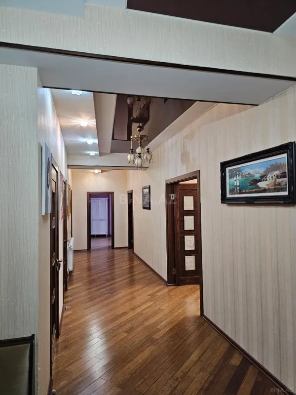Satılır 4 otaqlı mənzil 200 m²