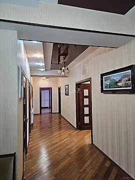 Satılır 4 otaqlı mənzil 200 m²