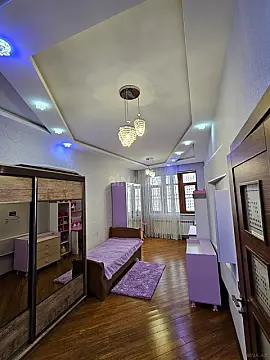 Satılır 4 otaqlı mənzil 200 m²