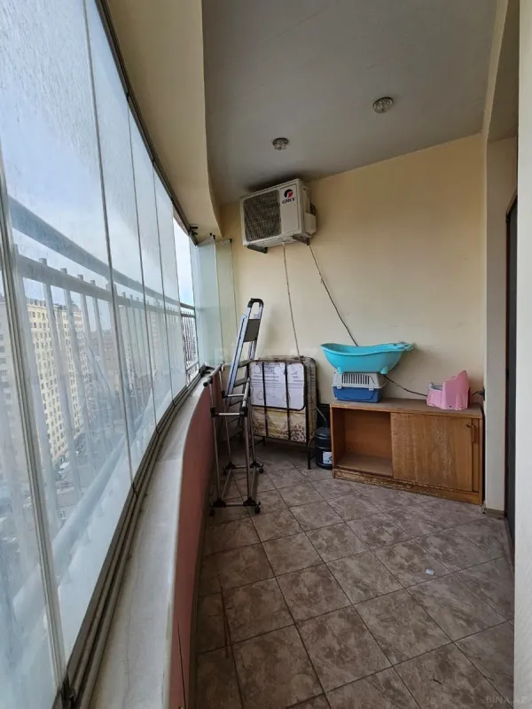 Satılır 4 otaqlı mənzil 200 m²
