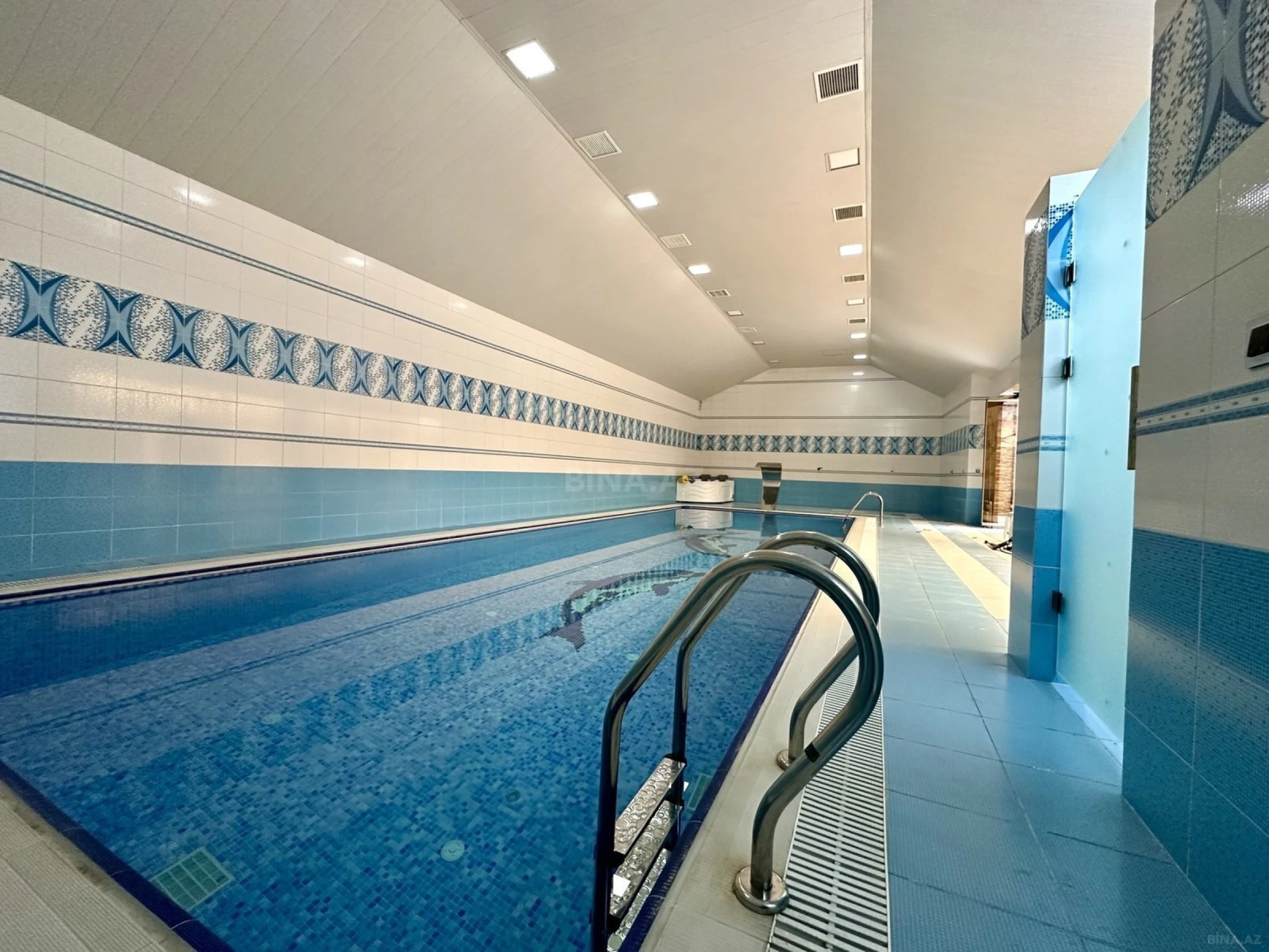 Satılır 5 otaqlı həyət evi 300 m²