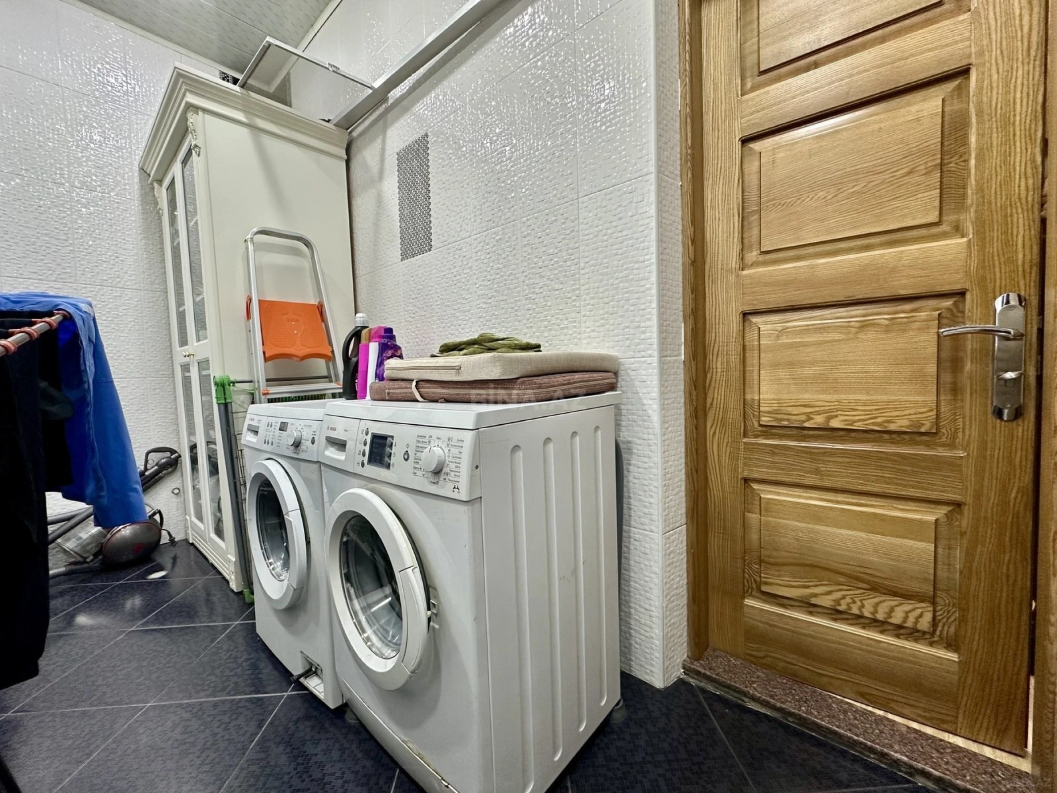 Satılır 5 otaqlı həyət evi 300 m²