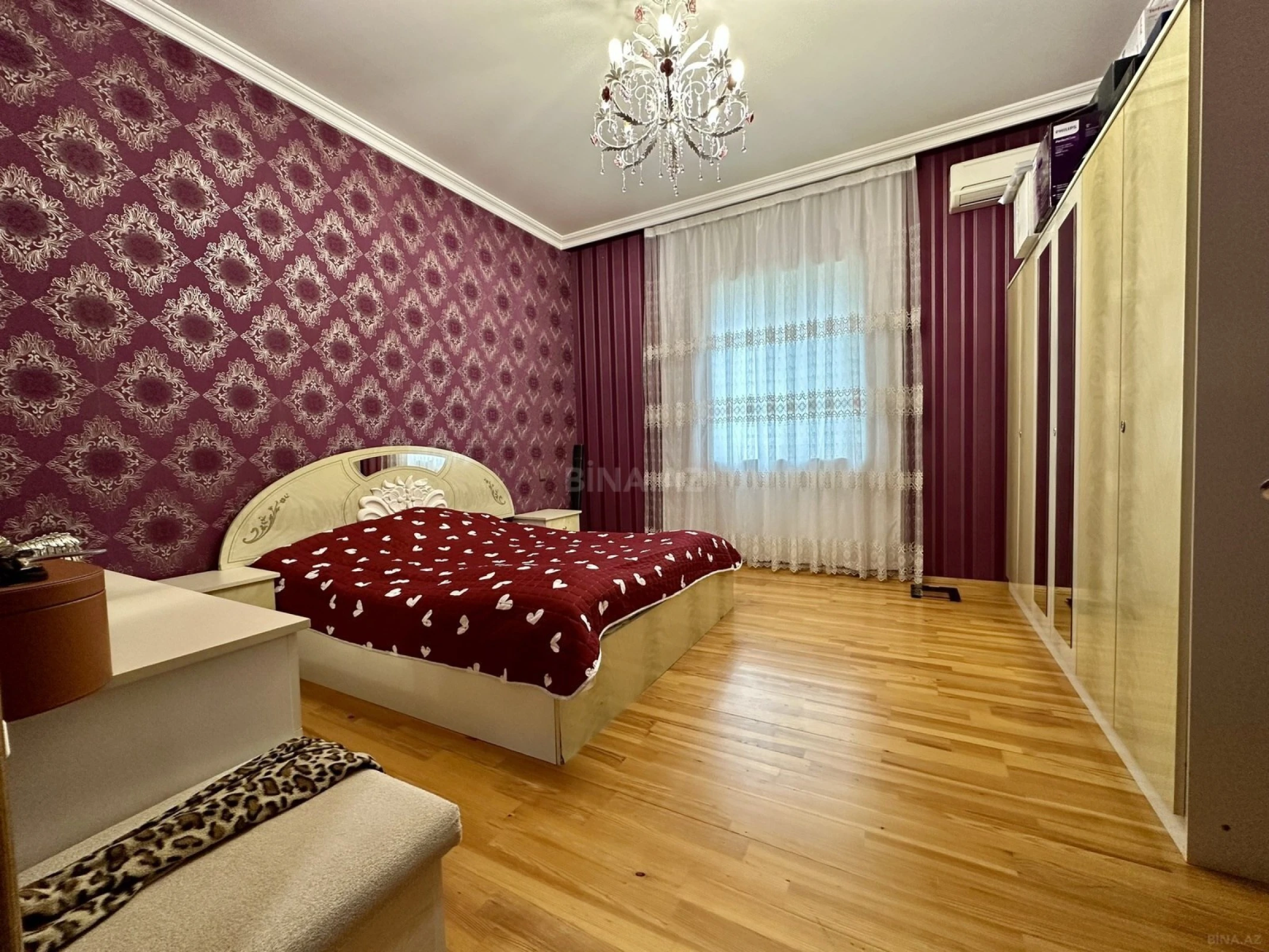 Satılır 5 otaqlı həyət evi 300 m²