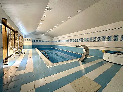 Satılır 5 otaqlı həyət evi 300 m²