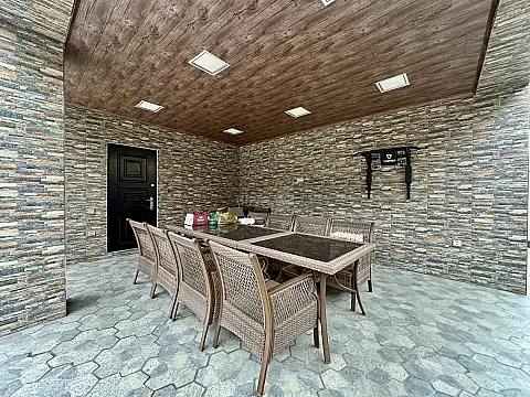 Satılır 5 otaqlı həyət evi 300 m²