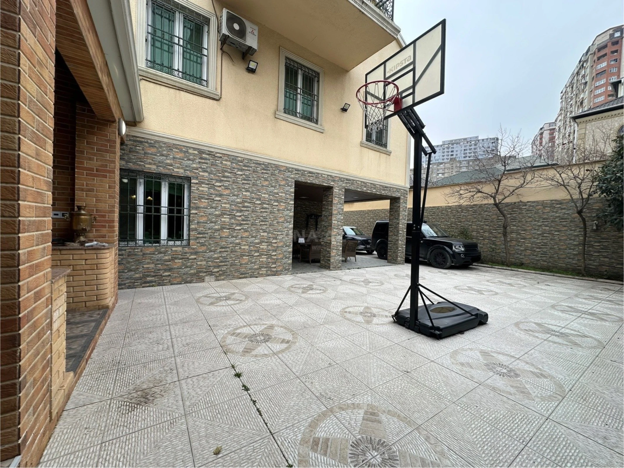 Satılır 5 otaqlı həyət evi 300 m²