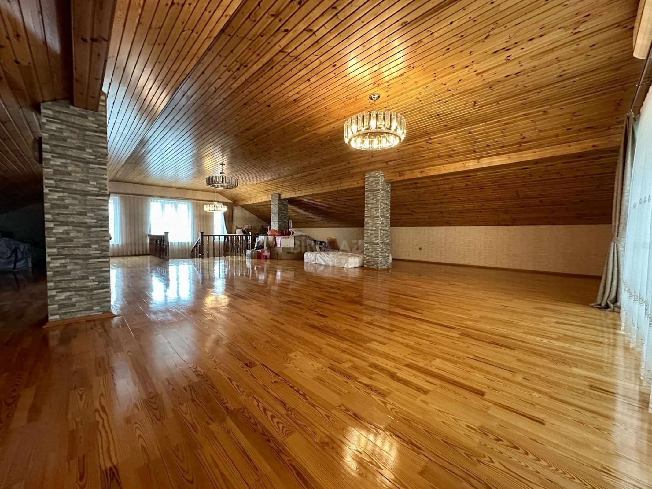 Satılır 5 otaqlı həyət evi 300 m²