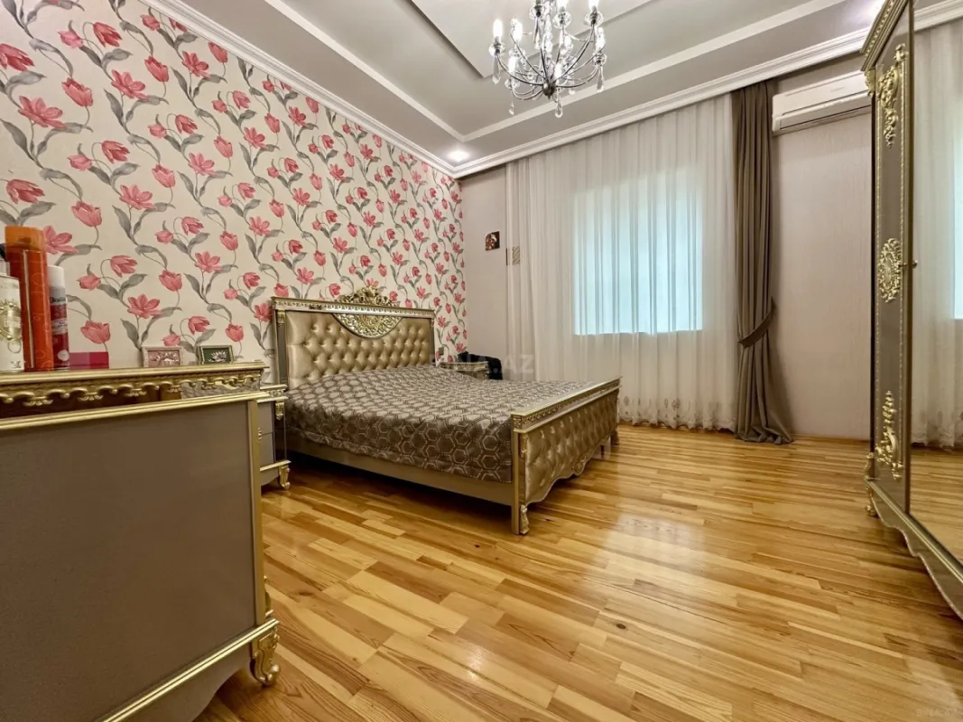 Satılır 5 otaqlı həyət evi 300 m²