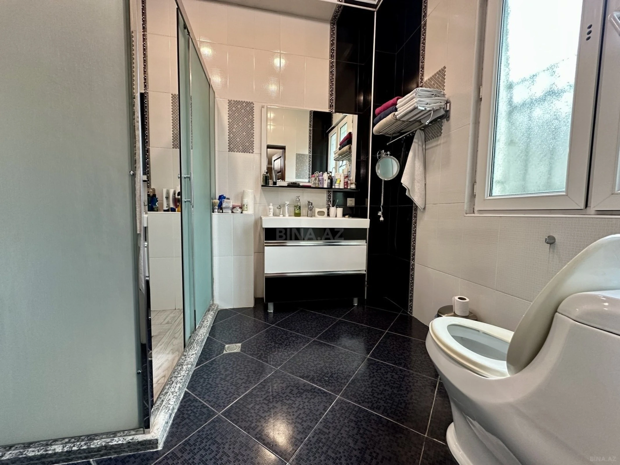 Satılır 5 otaqlı həyət evi 300 m²