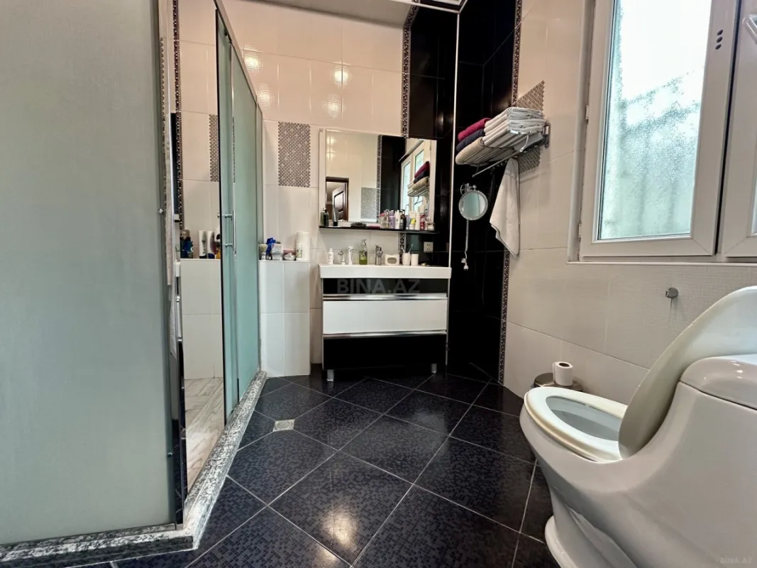 Satılır 5 otaqlı həyət evi 300 m²