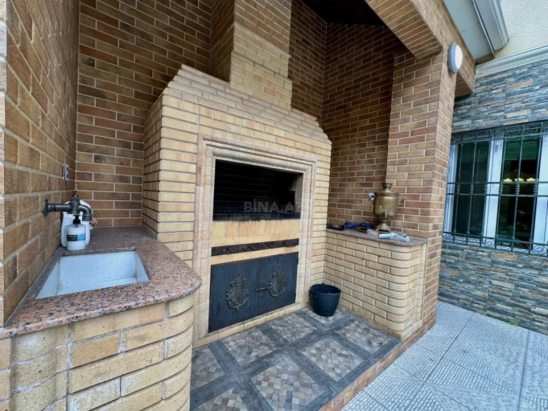 Satılır 5 otaqlı həyət evi 300 m²