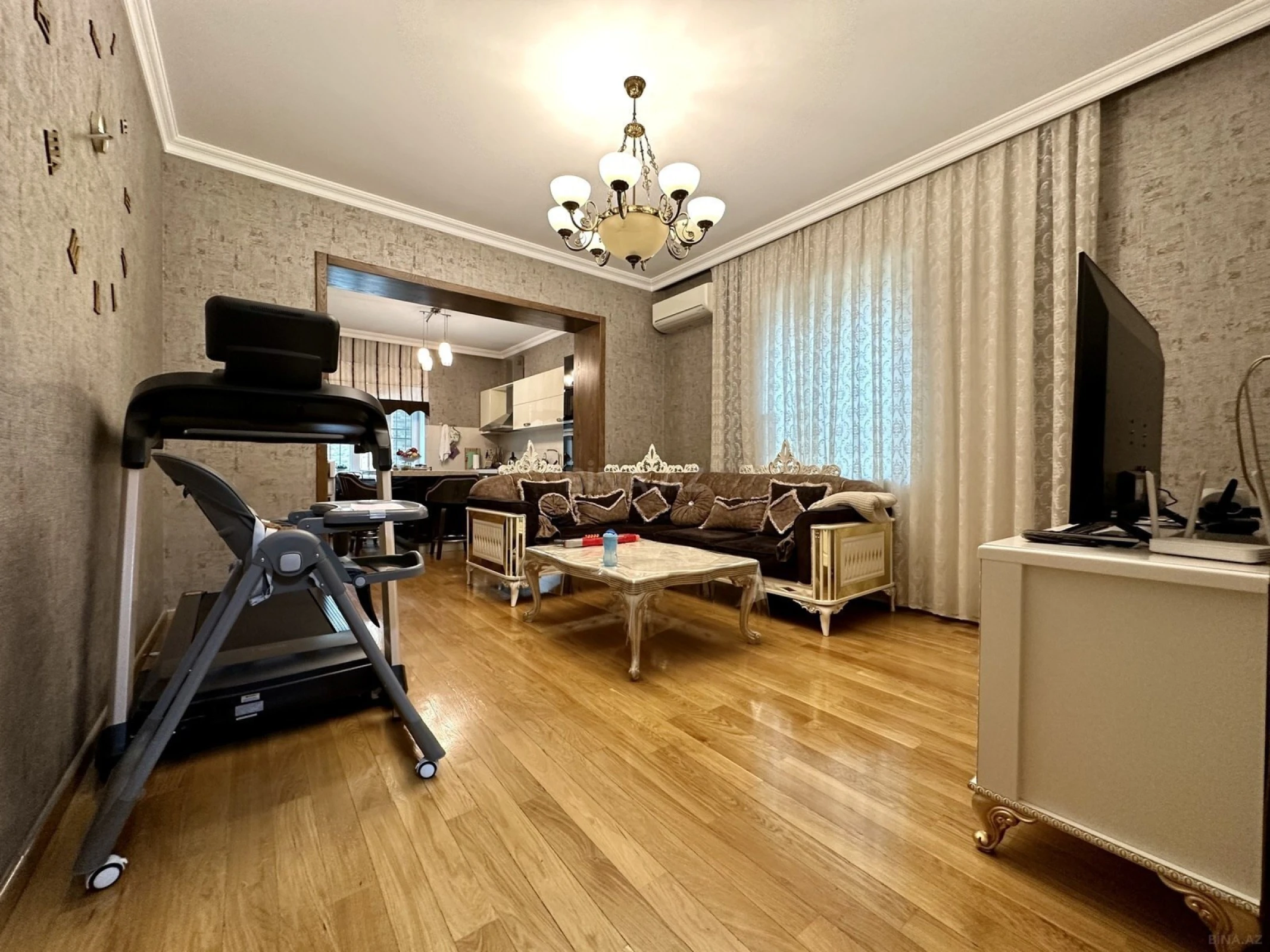 Satılır 5 otaqlı həyət evi 300 m²