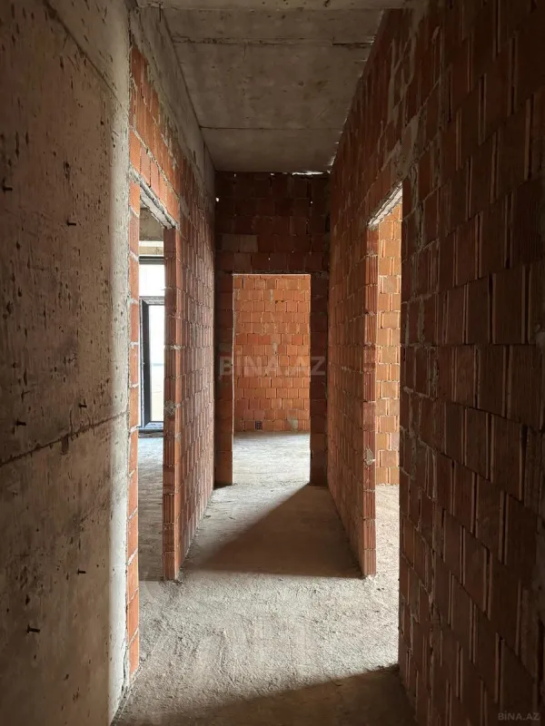 Satılır 4 otaqlı mənzil 165 m²