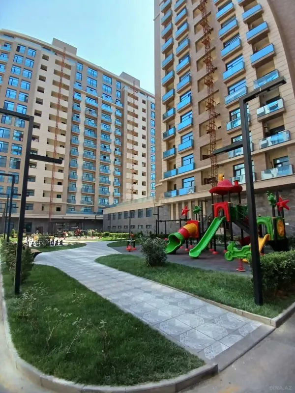 Satılır 4 otaqlı mənzil 165 m²