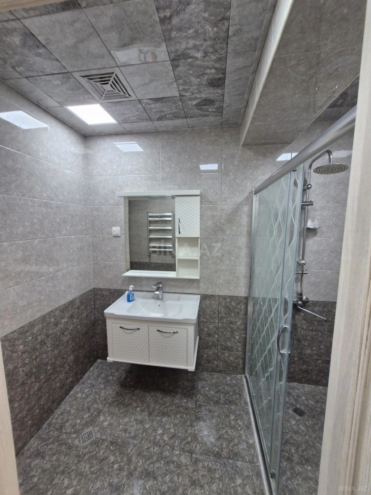 Kirayə verilir 3 otaqlı mənzil 105 m²