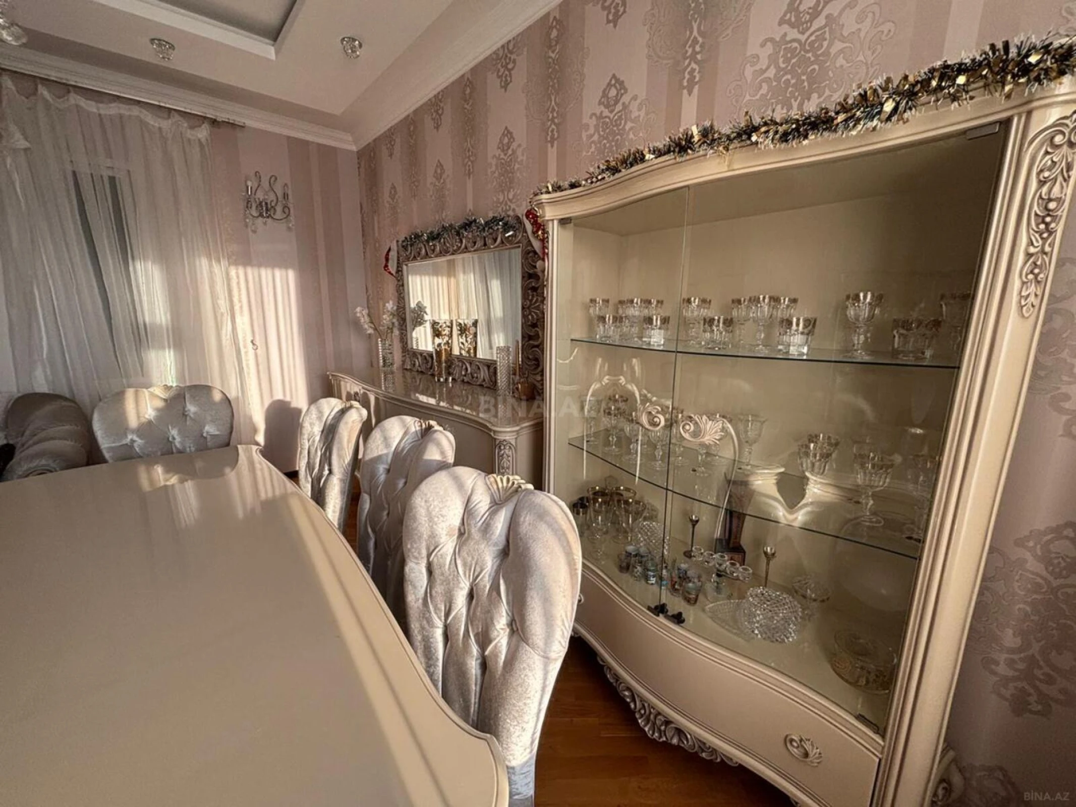 Satılır 3 otaqlı mənzil 168 m²