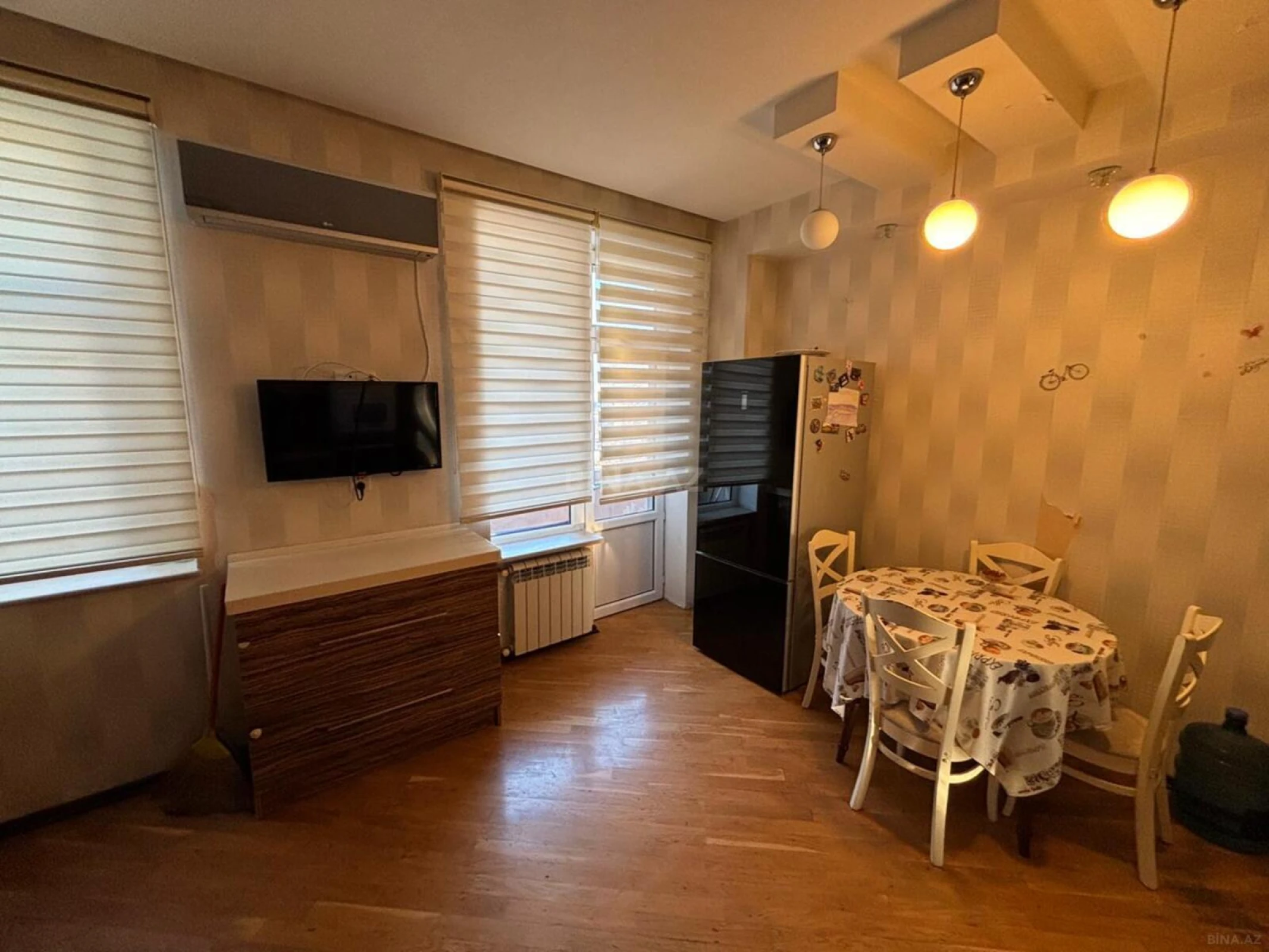 Satılır 3 otaqlı mənzil 168 m²