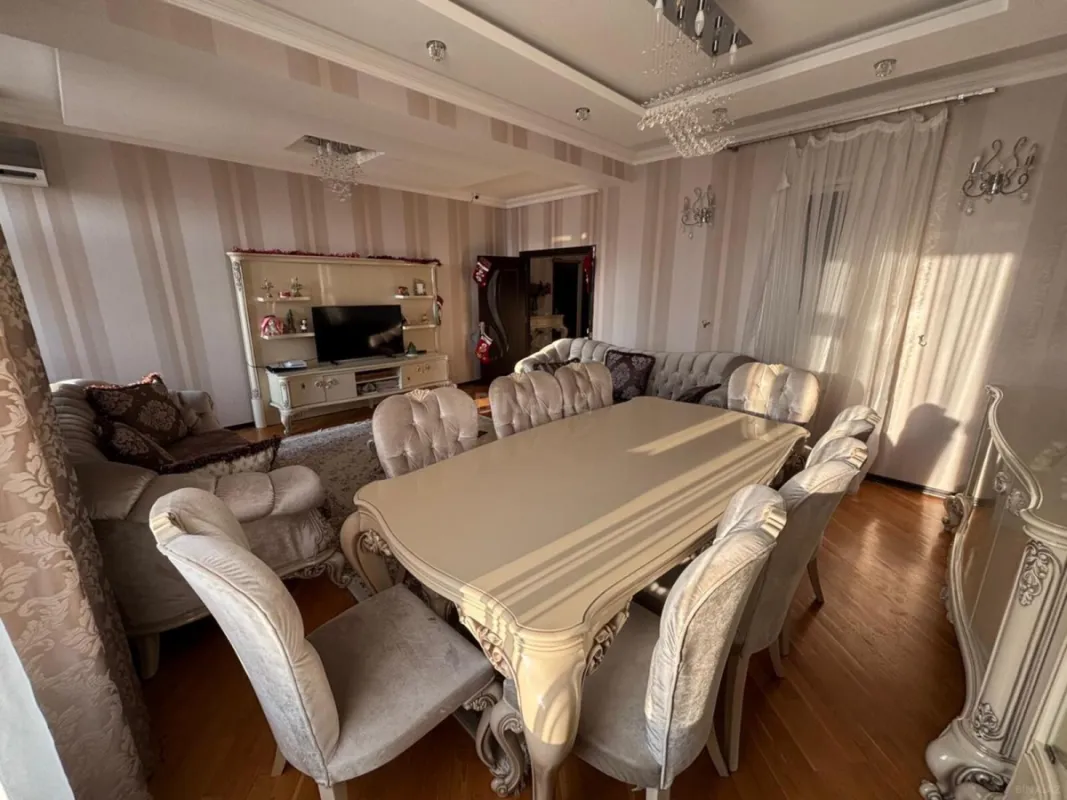 Satılır 3 otaqlı mənzil 168 m²