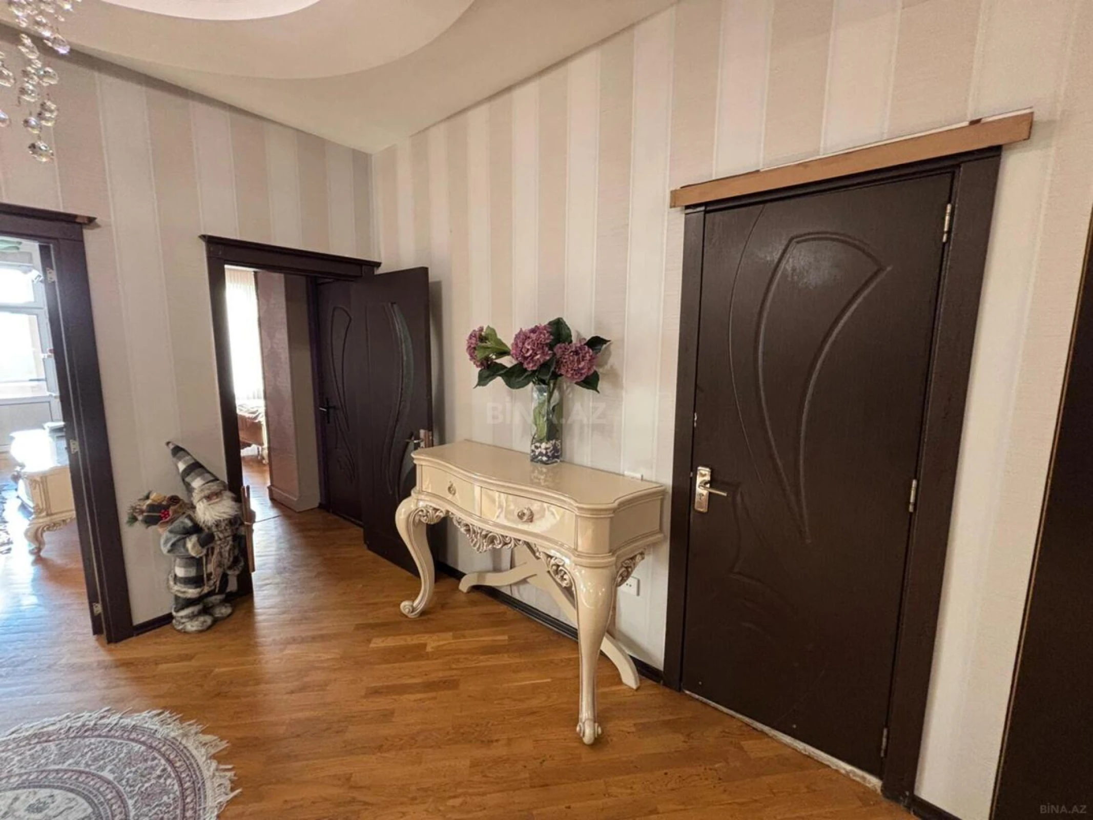 Satılır 3 otaqlı mənzil 168 m²