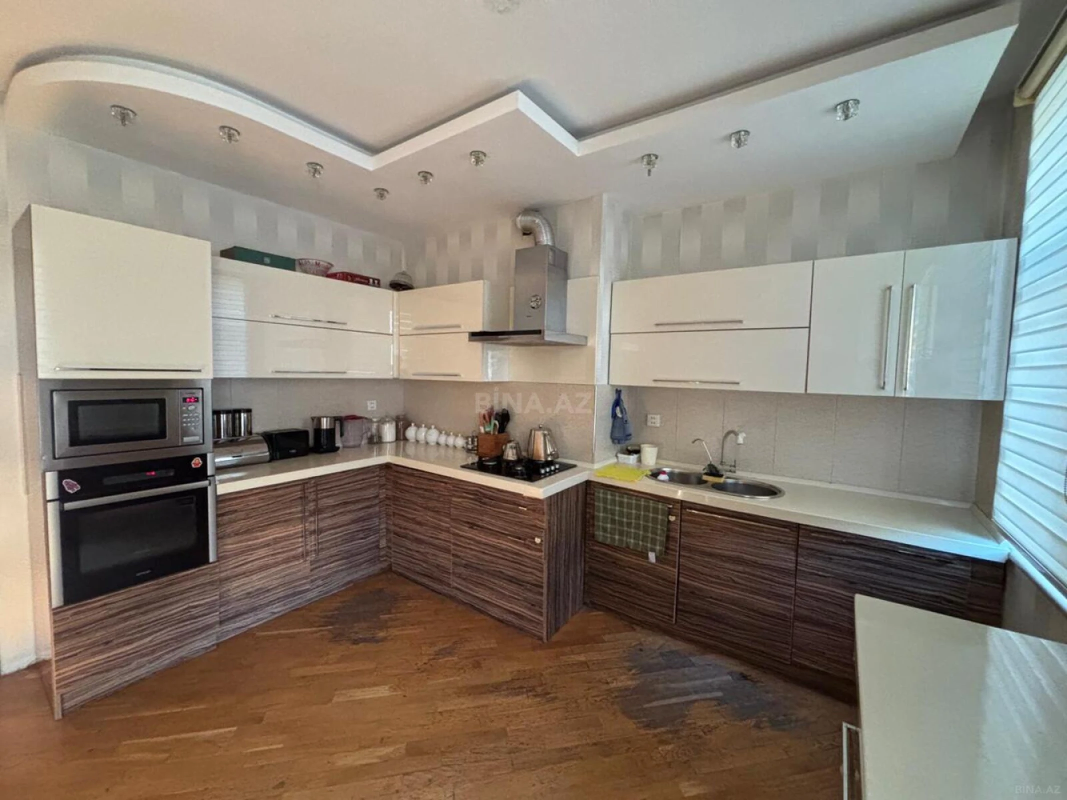 Satılır 3 otaqlı mənzil 168 m²