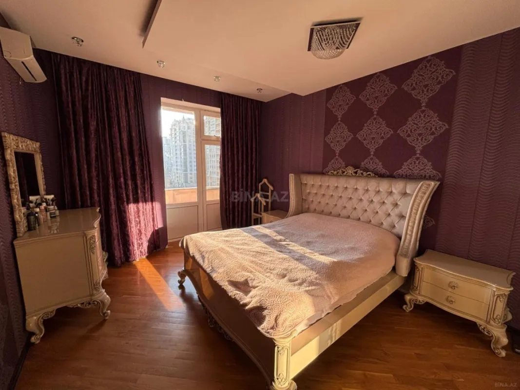 Satılır 3 otaqlı mənzil 168 m²