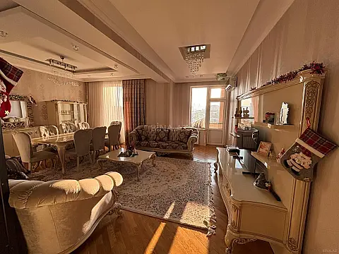 Satılır 3 otaqlı mənzil 168 m²