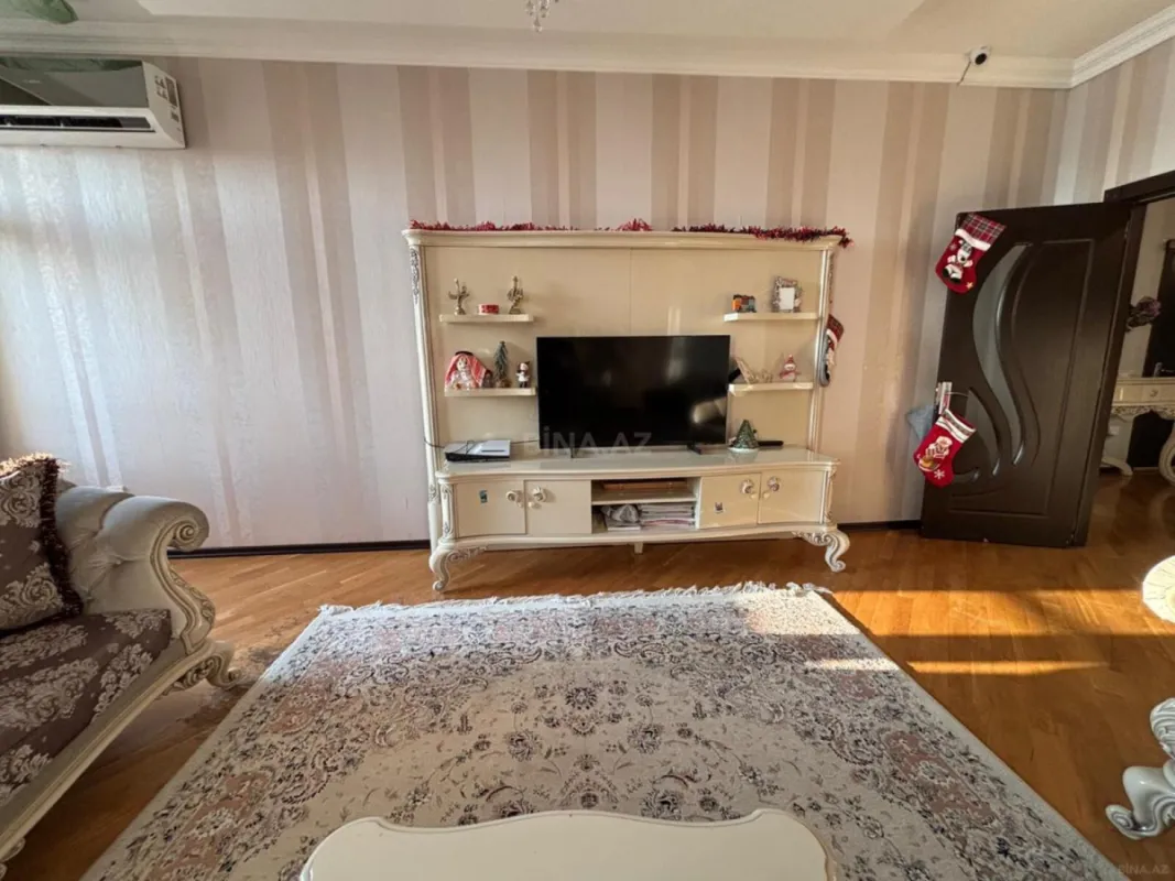 Satılır 3 otaqlı mənzil 168 m²