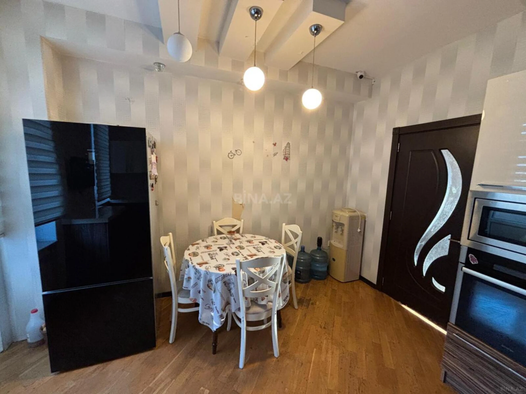 Satılır 3 otaqlı mənzil 168 m²