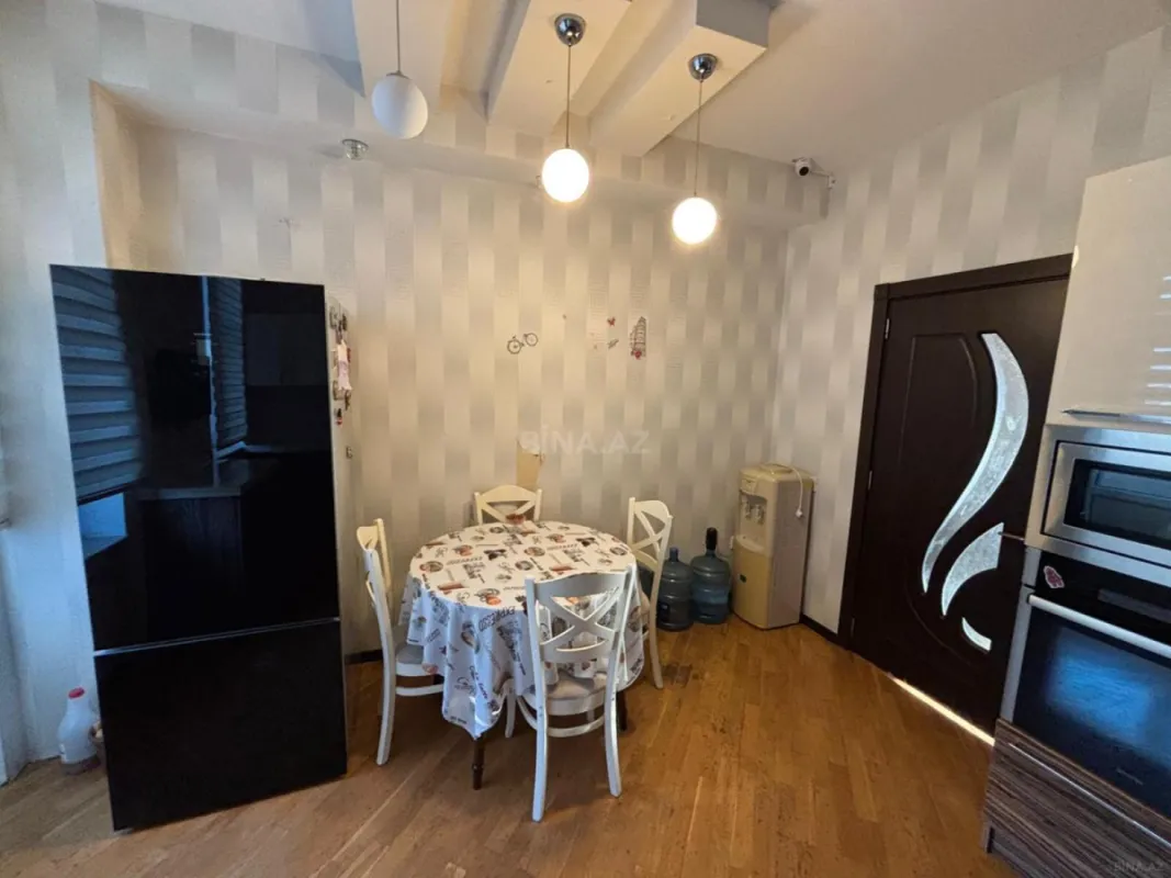 Satılır 3 otaqlı mənzil 168 m²