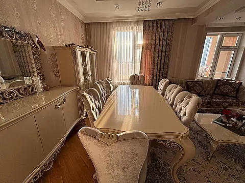 Satılır 3 otaqlı mənzil 168 m²