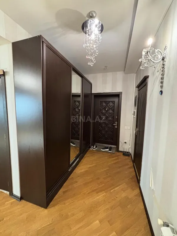 Satılır 3 otaqlı mənzil 168 m²