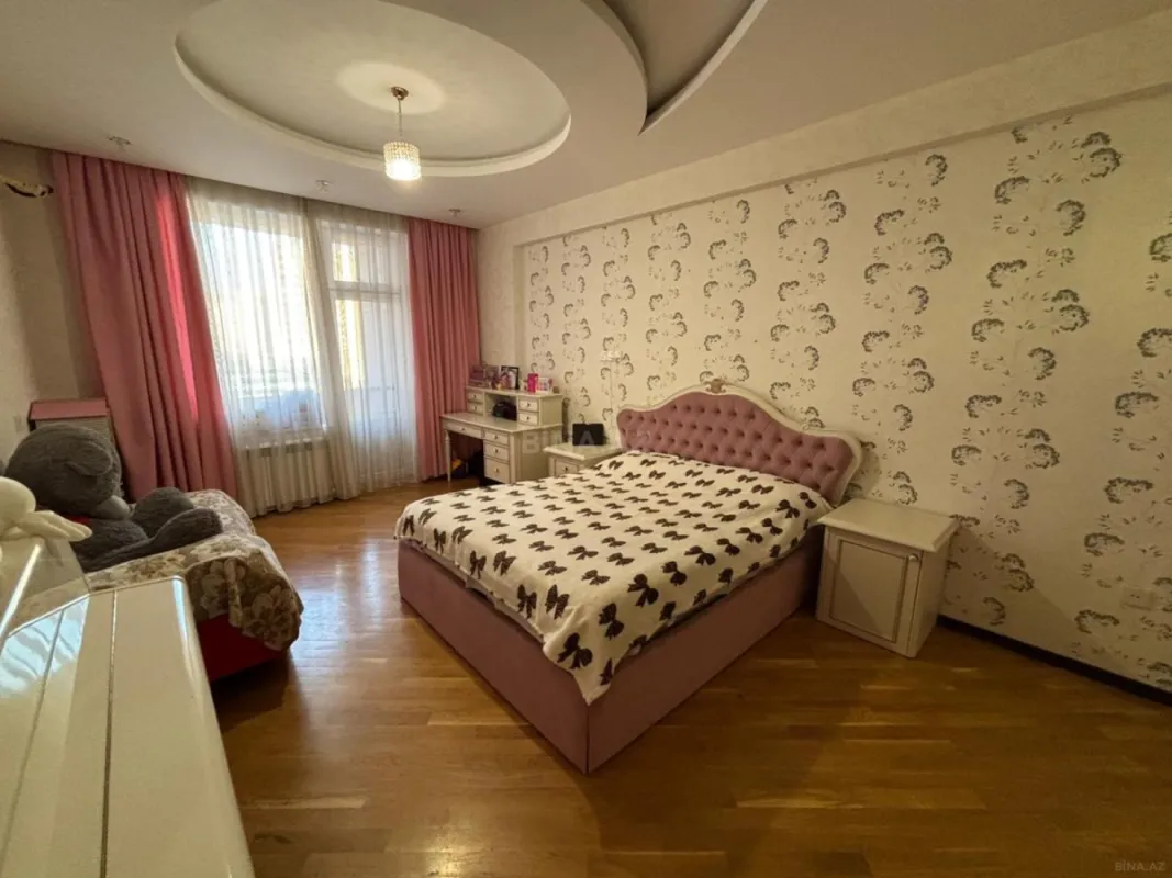 Satılır 3 otaqlı mənzil 168 m²