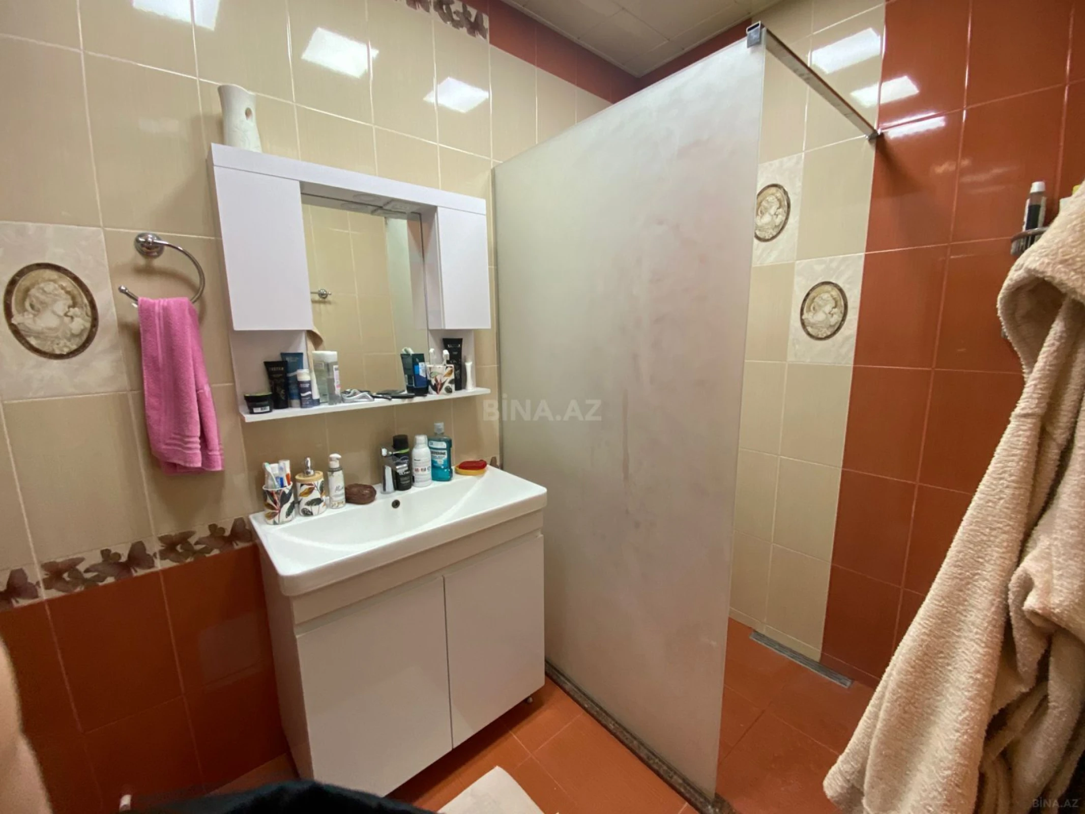Satılır 2 otaqlı mənzil 67 m²
