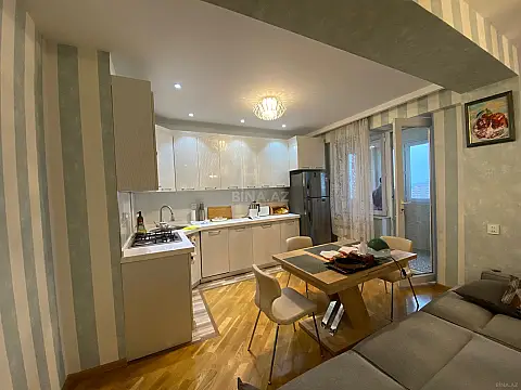 Satılır 2 otaqlı mənzil 67 m²
