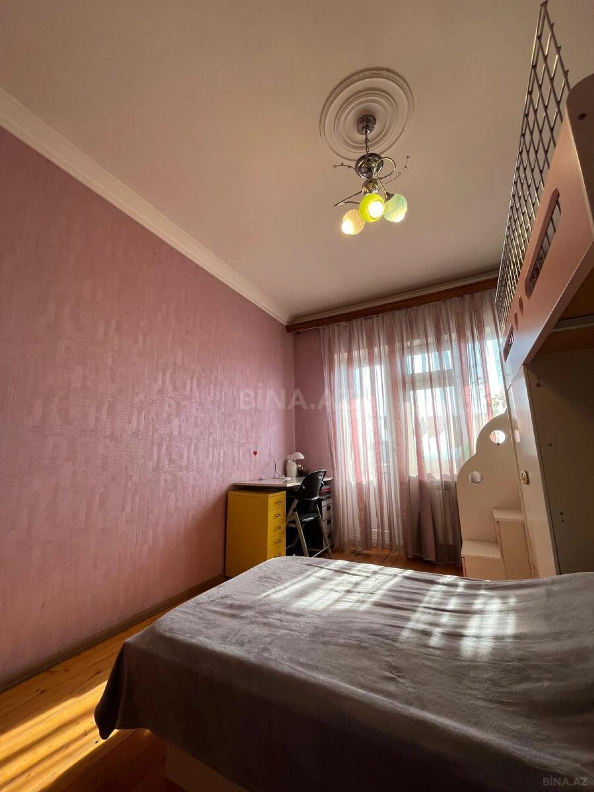 Satılır 4 otaqlı mənzil 120 m²