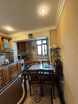 Satılır 4 otaqlı mənzil 120 m²